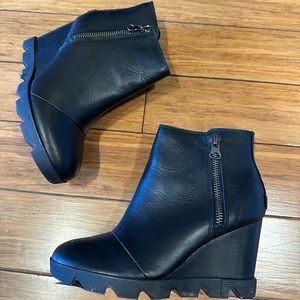 Sorel Joan Uptown Waterproof Zip Bootie
BLACK SEA SALT, Size 7.5